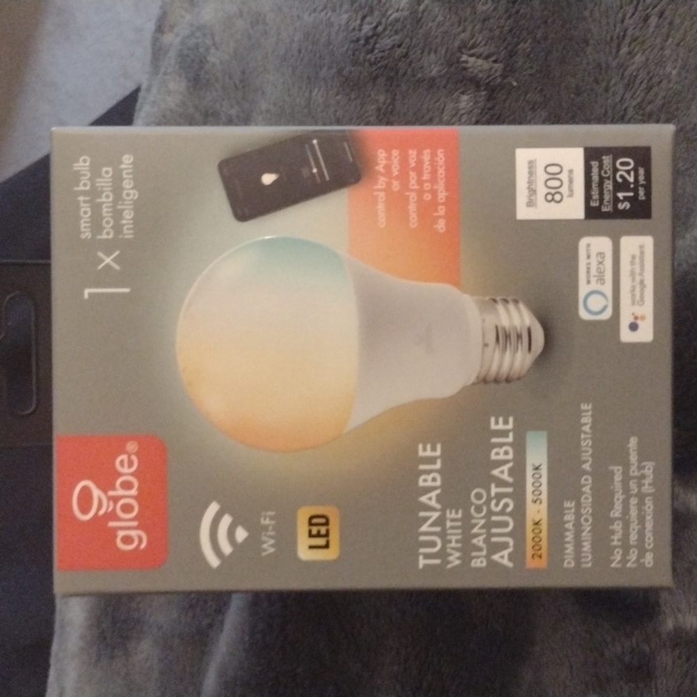 globe smart bulb w/remote. Turnable white shades.800Lumens bright.🆕 SEALED box.